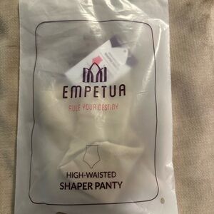 NWT high waisted shape wear size M/L